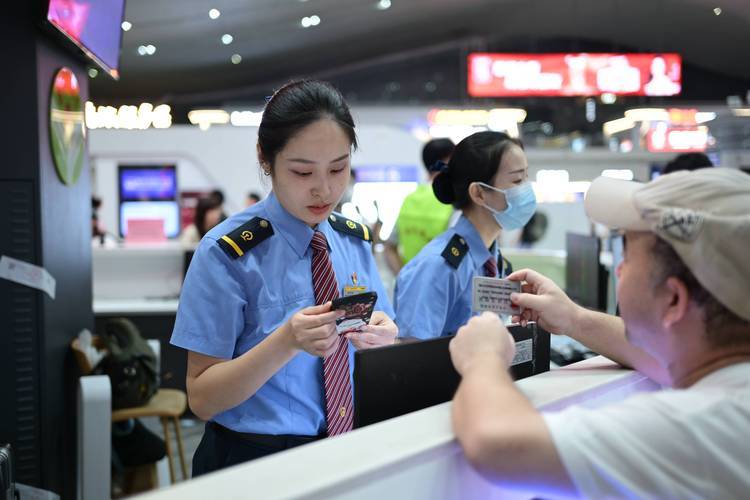 中国正试图将东风-41导弹搬上列车高铁拉着东风-41全国跑?外媒:(图7) 中国正试图将东风-41导弹搬上列车高铁拉着东风-41全国跑?外媒:(图7)