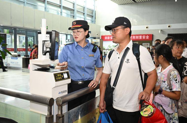中国正试图将东风-41导弹搬上列车高铁拉着东风-41全国跑?外媒:(图8) 中国正试图将东风-41导弹搬上列车高铁拉着东风-41全国跑?外媒:(图8)